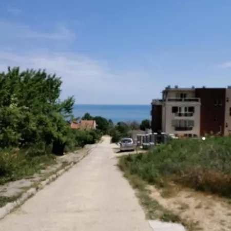 Byala-apartment-valmira アパート